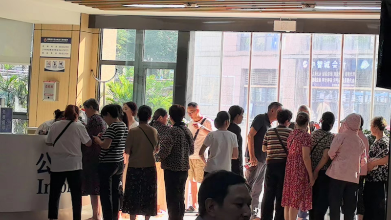 高新出入境暖心助力老年人旅游团“出行无忧” 优质服务获赞誉(图1)